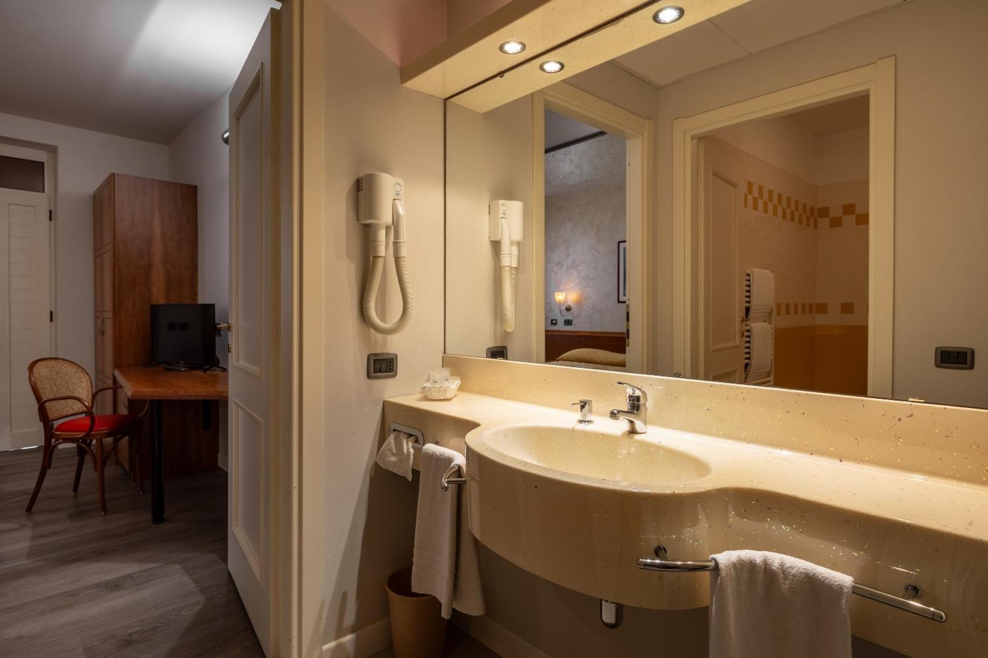 Montodine Hotel Motel Sporting المظهر الخارجي الصورة